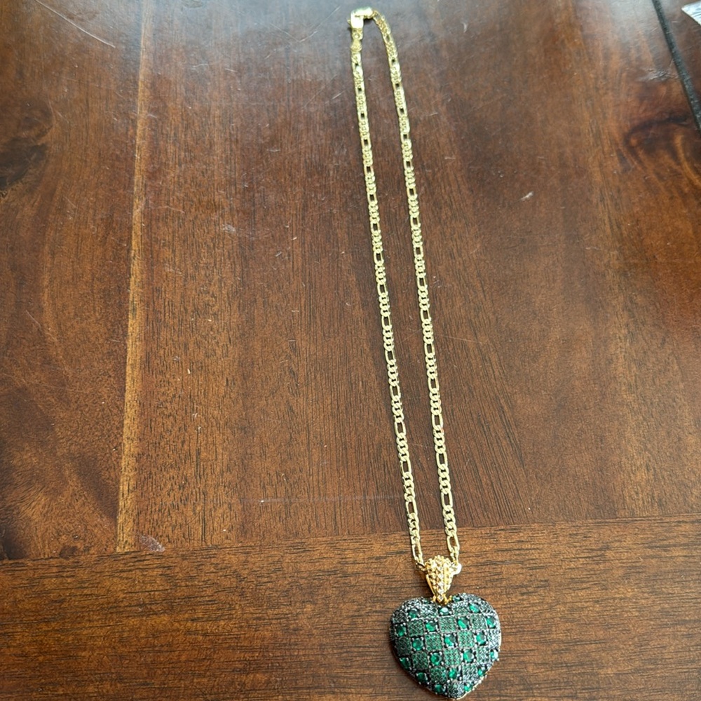 Elegant Gold and Green Heart Pendant Necklace
